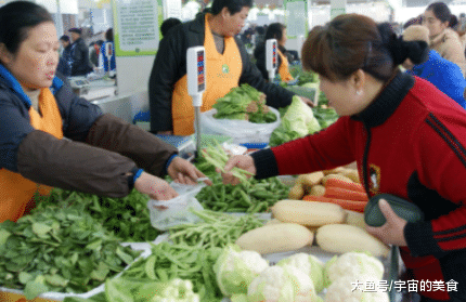 菜市场上买菜时, 遇见“这3种”菜, 万万不要买, 网友: 长见识!